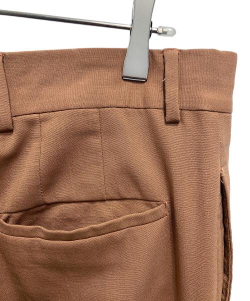 CMMN SWDN（コモンスウェーデン）CMMN SWDN (コモンスウェーデン) テーラードパンツ ブラウン サイズ:46の古着・服飾アイテム