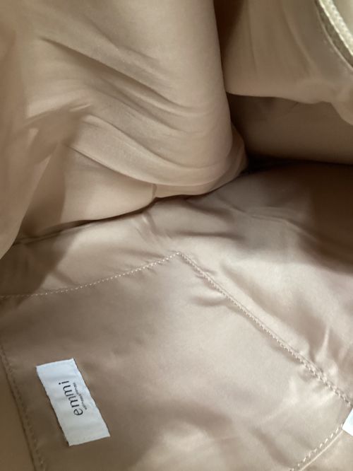 emmi atelier（エミアトリエ）emmi atelier (エミアトリエ) ボディバッグパック ベージュの古着・服飾アイテム