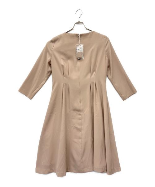 MICHEL KLEIN（ミッシェルクラン）MICHEL KLEIN (ミッシェルクラン) サテンジョーゼットタックワンピース ベージュ サイズ:40の古着・服飾アイテム