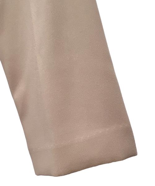 MICHEL KLEIN（ミッシェルクラン）MICHEL KLEIN (ミッシェルクラン) サテンジョーゼットタックワンピース ベージュ サイズ:40の古着・服飾アイテム