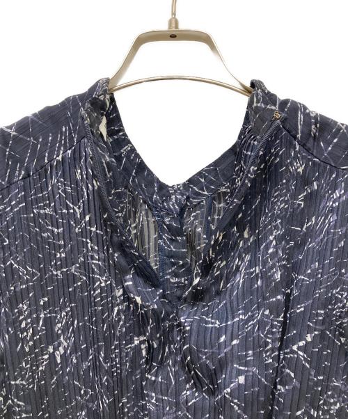 FRAY ID（フレイ アイディー）FRAY ID (フレイ アイディー) シフォンプリーツプリントワンピース ネイビー サイズ:1の古着・服飾アイテム