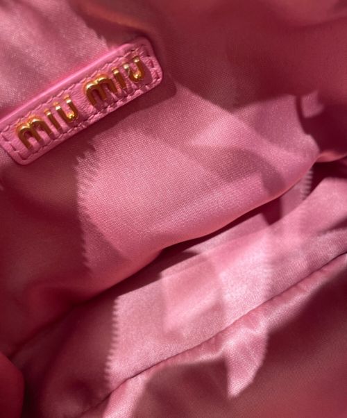 MIU MIU（ミュウミュウ）MIU MIU (ミュウミュウ) ワンダー マテラッセ レザー ホーボーバッグ ピンク サイズ:Sの古着・服飾アイテム
