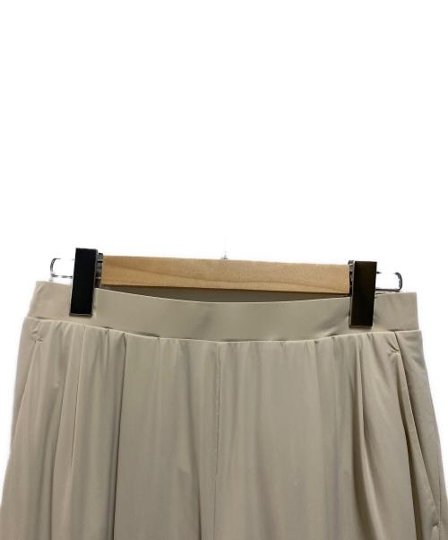 LOUNIE（ルーニー）LOUNIE (ルーニー) 水着風素材ワイドパンツ ベージュ サイズ:40の古着・服飾アイテム