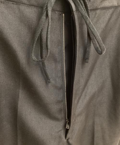 Maison Margiela（メゾンマルジェラ）Maison Margiela (メゾンマルジェラ) WAIST TIE TROUSERS (ウエストタイトラウザー) ブラック サイズ:34の古着・服飾アイテム