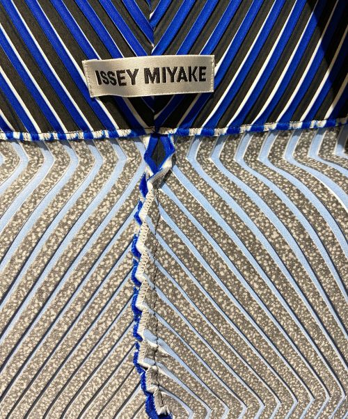 ISSEY MIYAKE（イッセイミヤケ）ISSEY MIYAKE (イッセイミヤケ) ボレロカーディガン ブルー サイズ:2の古着・服飾アイテム