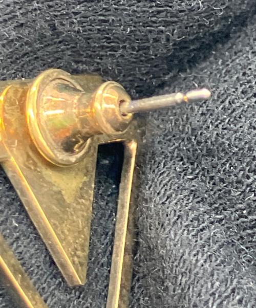 BECOME TREE（ビカムツリー）BECOME TREE (ビカムツリー) DOUBLE TRIANGLE PIERCE ゴールドの古着・服飾アイテム