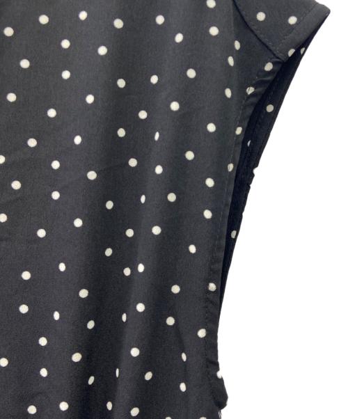 SHIPS（シップス）SHIPS (シップス) ドット 花柄 サイド プリーツ フレンチスリーブ ワンピース ブラック サイズ:Sの古着・服飾アイテム