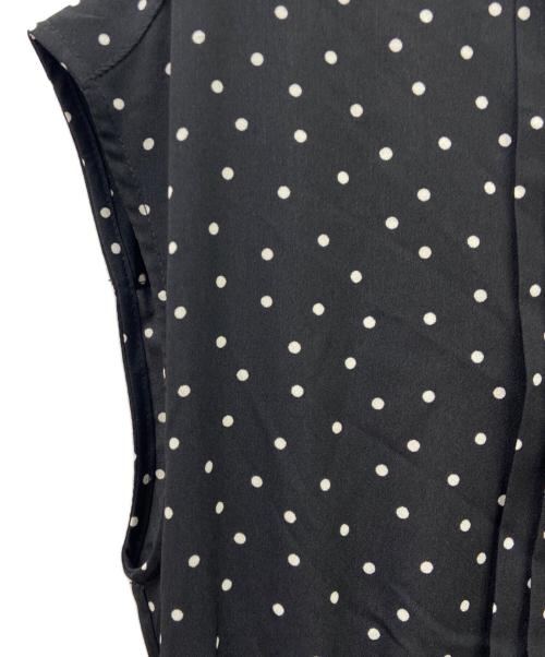 SHIPS（シップス）SHIPS (シップス) ドット 花柄 サイド プリーツ フレンチスリーブ ワンピース ブラック サイズ:Sの古着・服飾アイテム