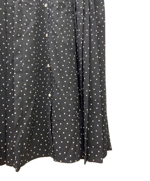 SHIPS（シップス）SHIPS (シップス) ドット 花柄 サイド プリーツ フレンチスリーブ ワンピース ブラック サイズ:Sの古着・服飾アイテム