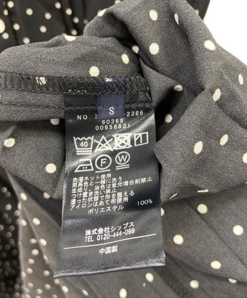SHIPS（シップス）SHIPS (シップス) ドット 花柄 サイド プリーツ フレンチスリーブ ワンピース ブラック サイズ:Sの古着・服飾アイテム