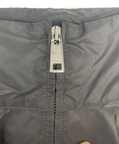 PRADA（プラダ）PRADA (プラダ) トライアングルロゴプレートナイロンジャケット グレー サイズ:46の古着・服飾アイテム