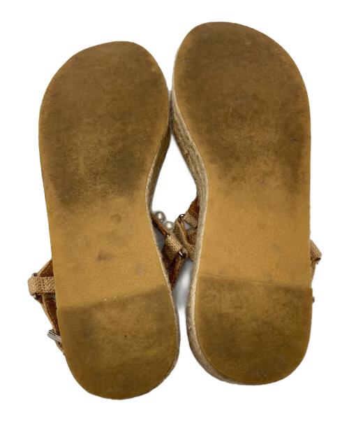 TSURU by MARIKO OIKAWA（ツルバイマリコオイカワ）TSURU by MARIKO OIKAWA (ツルバイマリコオイカワ) パール ウェッジ ソール サンダル ベージュ サイズ:38の古着・服飾アイテム