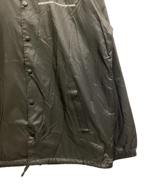 TATTOO STUDIO YAMADA（タトゥースタジオヤマダ）TATTOO STUDIO YAMADA (タトゥースタジオヤマダ) コーチジャケット ブラック サイズ:Lの古着・服飾アイテム