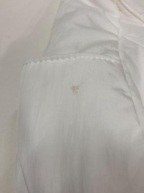 BETTER THAN GOOD（ベターザングッド）BETTER THAN GOOD (ベターザングッド) PADDED ROUND BAG ホワイト サイズ:-の古着・服飾アイテム