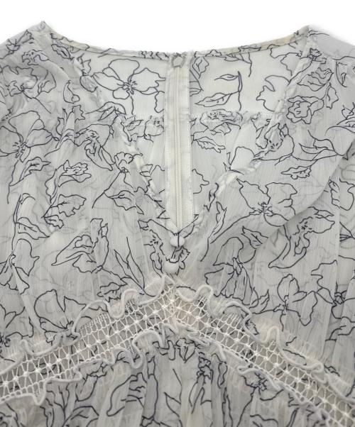 HER LIP TO（ハーリップトゥ）HER LIP TO (ハーリップトゥ) Monotone Floral Pleated Dress アイボリー サイズ:SIZE Mの古着・服飾アイテム