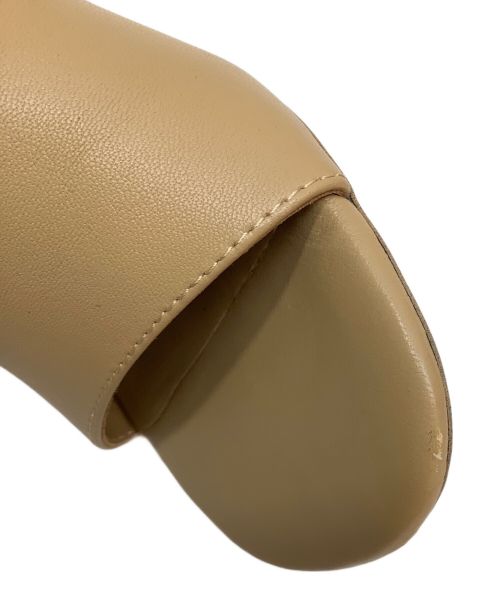 TONY BIANCO（トニービアンコ）TONY BIANCO (トニービアンコ) KORAサンダル ベージュ サイズ:5の古着・服飾アイテム