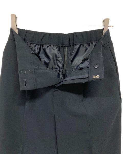 INDIVI（インディヴィ）INDIVI (インディヴィ) タックテーパードパンツ ネイビー サイズ:36 未使用品の古着・服飾アイテム