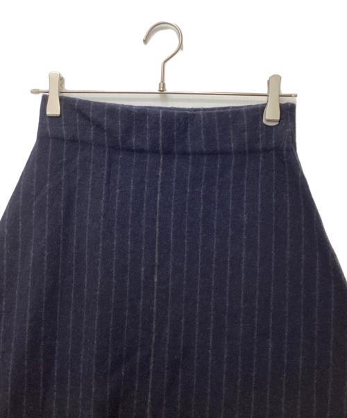 icB（アイシービー）icB (アイシービー) ミルドウール ストライプ柄ニットスカート ネイビー サイズ:Sの古着・服飾アイテム
