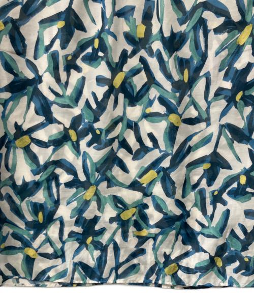 TOMORROW LAND collection（トゥモローランドコレクション）TOMORROW LAND collection (トゥモローランドコレクション) マギーフラワープリント ギャザースタンドカラーブラウス ブルー サイズ:36の古着・服飾アイテム