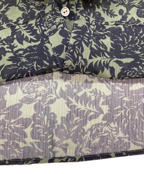 23区（ニジュウサンク）23区 (ニジュウサンク) ボタニカルプリント スキッパー ブラウス オリーブ×ネイビー サイズ:32の古着・服飾アイテム