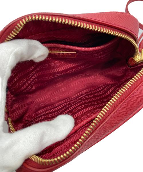 PRADA（プラダ）PRADA (プラダ) サフィアーノレザーショルダーバッグ レッドの古着・服飾アイテム