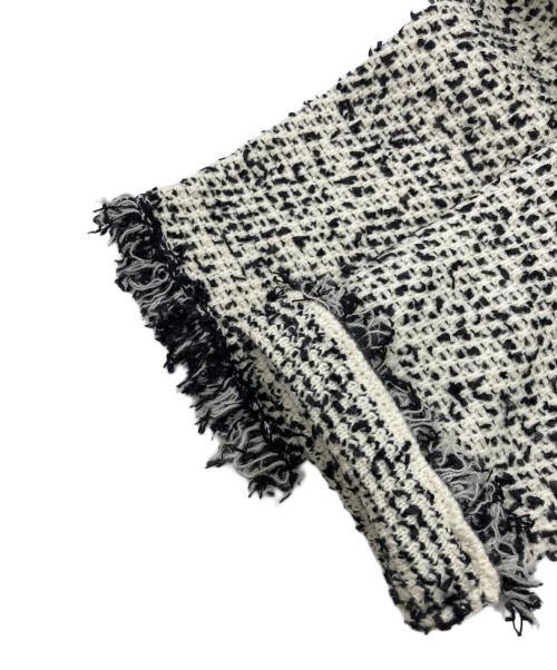 ARPEGE STORY（アルページュストーリー）ARPEGE STORY (アルページュストーリー) パールボタンフリンジニットジャケット ホワイト×ブラック サイズ:2の古着・服飾アイテム