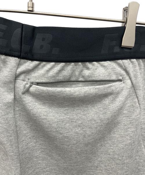 F.C.R.B.（エフシーレアルブリストル）F.C.R.B. (エフシーレアルブリストル) RELAX FIT PANTS グレー サイズ:S 未使用品の古着・服飾アイテム