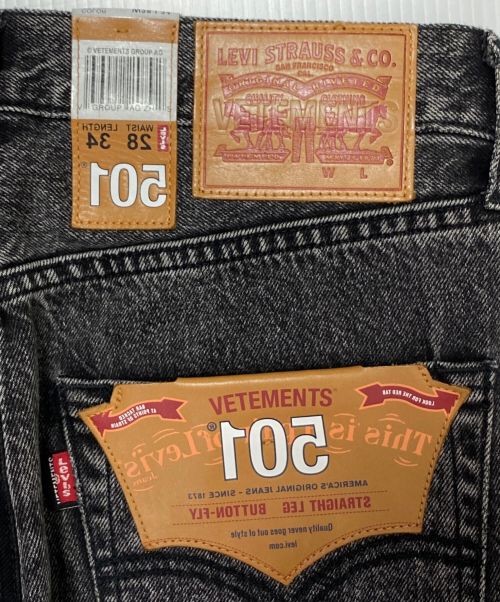 LEVI'S（リーバイス）LEVI'S (リーバイス) VETEMENTS (ヴェトモン) 再構築デニムパンツ ブラック サイズ:Mの古着・服飾アイテム