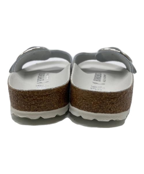 BIRKENSTOCK（ビルケンシュトック）BIRKENSTOCK (ビルケンシュトック) Madrid BIG Buckle ホワイト サイズ:23cmの古着・服飾アイテム