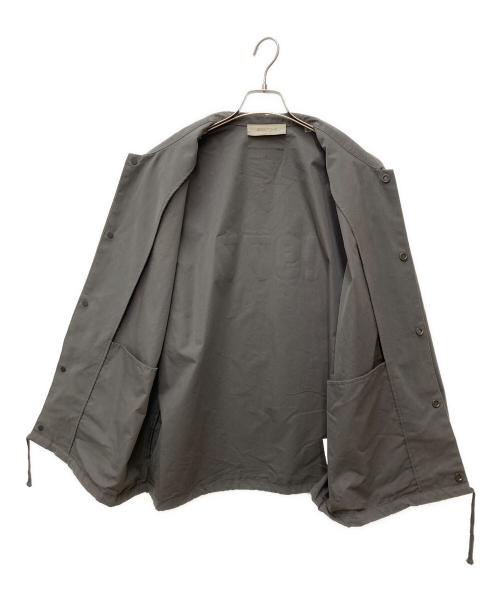 FOG ESSENTIALS（フィアオブゴッド エッセンシャル）FOG ESSENTIALS (フィアオブゴッド エッセンシャル) コーチジャケット グレー サイズ:Mの古着・服飾アイテム