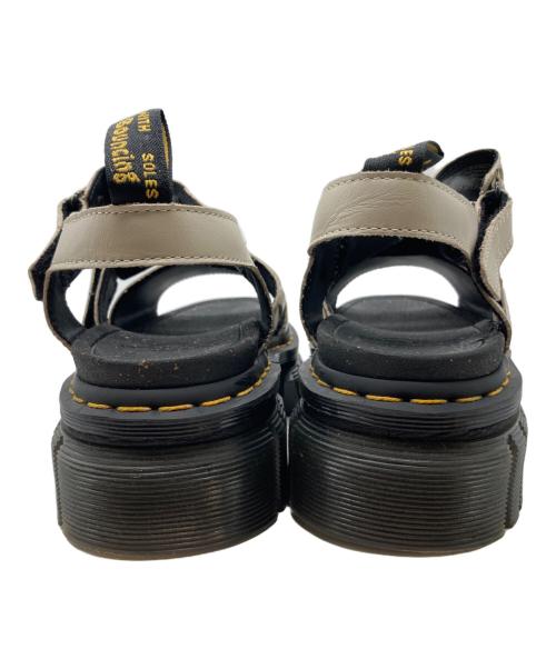 Dr.Martens（ドクターマーチン）Dr.Martens (ドクターマーチン) RICKI 3 STRAP サンダル グレー×ブラック サイズ:UK5　EU38の古着・服飾アイテム