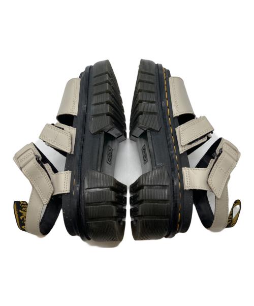 Dr.Martens（ドクターマーチン）Dr.Martens (ドクターマーチン) RICKI 3 STRAP サンダル グレー×ブラック サイズ:UK5　EU38の古着・服飾アイテム