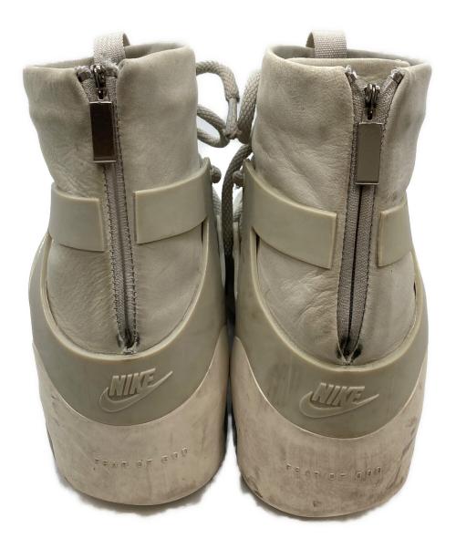 NIKE（ナイキ）NIKE (ナイキ) Fear Of God (フィア・オブ・ゴッド) スニーカー　AIR FEAR OF GOD 1　AR4237-002 グレー サイズ:26.5の古着・服飾アイテム