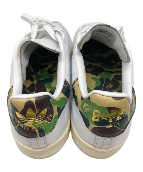 adidas（アディダス）adidas (アディダス) A BATHING APE (ア ベイシング エイプ) スニーカー ホワイト サイズ:26.5cmの古着・服飾アイテム