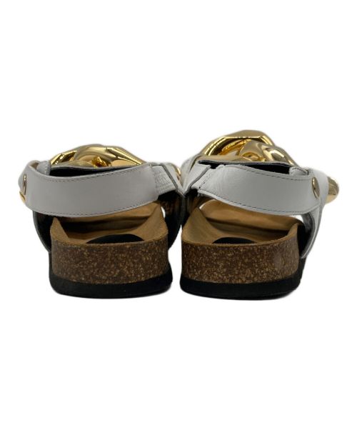 J.W.ANDERSON（ジェイダブリューアンダーソン）J.W.ANDERSON (ジェイダブリューアンダーソン) チェーンバックストラップサンダル ホワイト サイズ:22.5㎝の古着・服飾アイテム