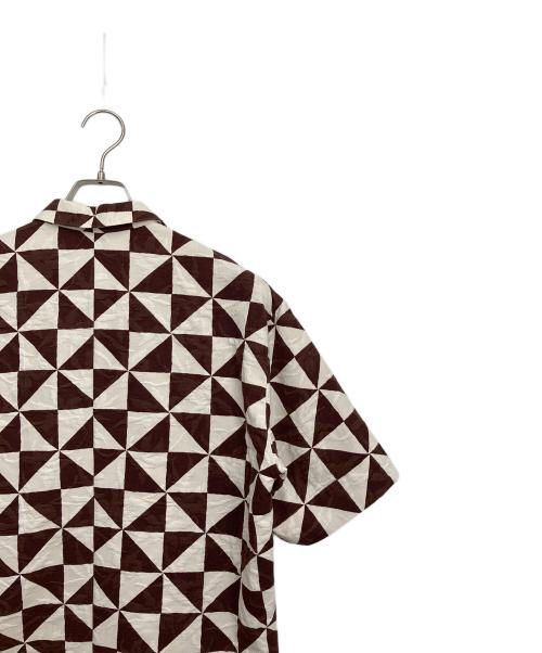 6(ROKU) BEAUTY&YOUTH（ロク ビューティーアンドユース）6(ROKU) BEAUTY&YOUTH (ロク ビューティーアンドユース) KIKAGAKU PRINT SHIRT ブラウン サイズ:Freeの古着・服飾アイテム