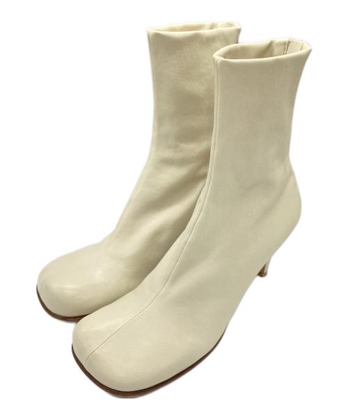 BOTTEGA VENETA（ボッテガベネタ）BOTTEGA VENETA (ボッテガベネタ) アンクルブーツ ホワイト サイズ:38の古着・服飾アイテム