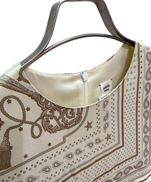 HERMES（エルメス）HERMES (エルメス) Les Rubans du Cheval/シルク プリーツ ドレスワンピース ベージュ サイズ:34の古着・服飾アイテム