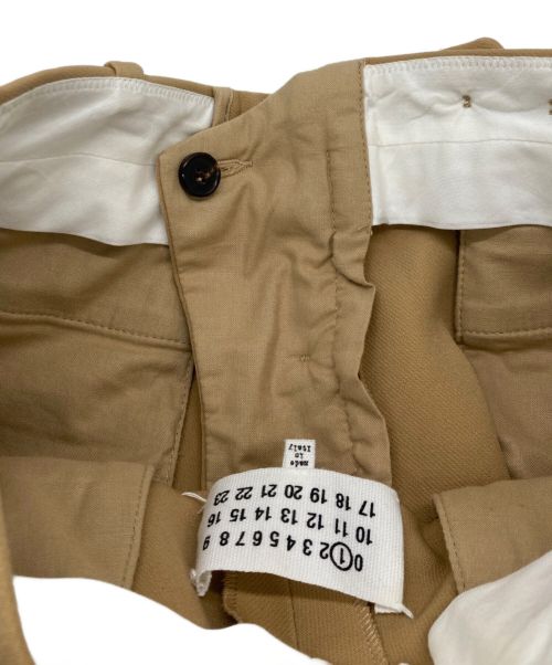 Maison Margiela（メゾンマルジェラ）Maison Margiela (メゾンマルジェラ) センタープレスパンツ ベージュ サイズ:SIZE36の古着・服飾アイテム