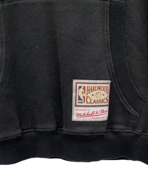 MITCHELL & NESS（ミッチェルアンドネス）MITCHELL & NESS (ミッチェルアンドネス) CHICAGO BULLS　パーカー ブラック サイズ:Lの古着・服飾アイテム