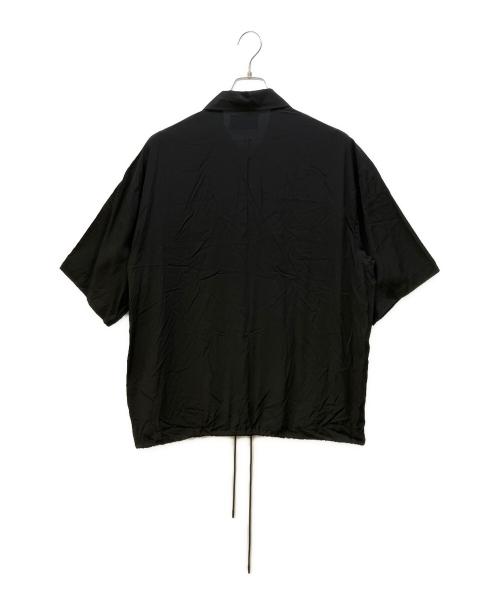 STUDIOUS（ステュディオス）STUDIOUS (ステュディオス) オーバーサイズコーチシャツ ブラック サイズ:SIZE 2の古着・服飾アイテム