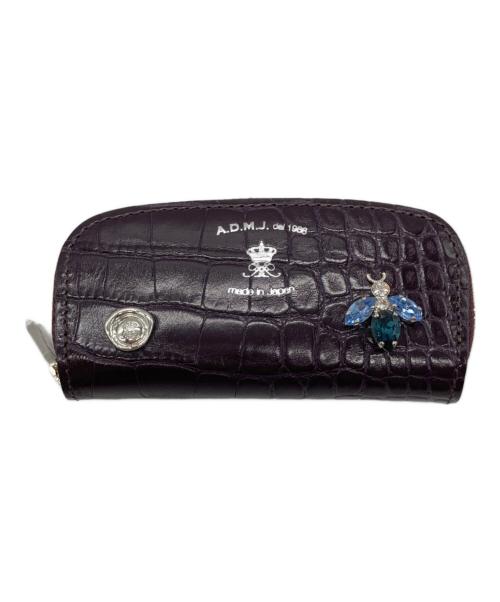 A.D.M.J.（エーディーエムジェイ）A.D.M.J. (エーディーエムジェイ) クリスタルBee クロコ型押しコインケース パープルの古着・服飾アイテム