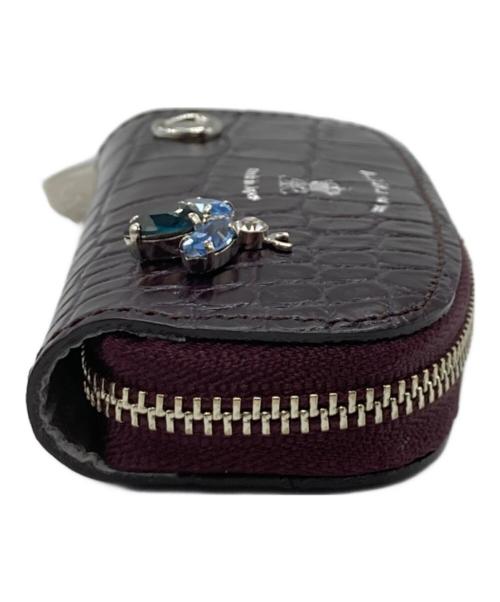 A.D.M.J.（エーディーエムジェイ）A.D.M.J. (エーディーエムジェイ) クリスタルBee クロコ型押しコインケース パープルの古着・服飾アイテム