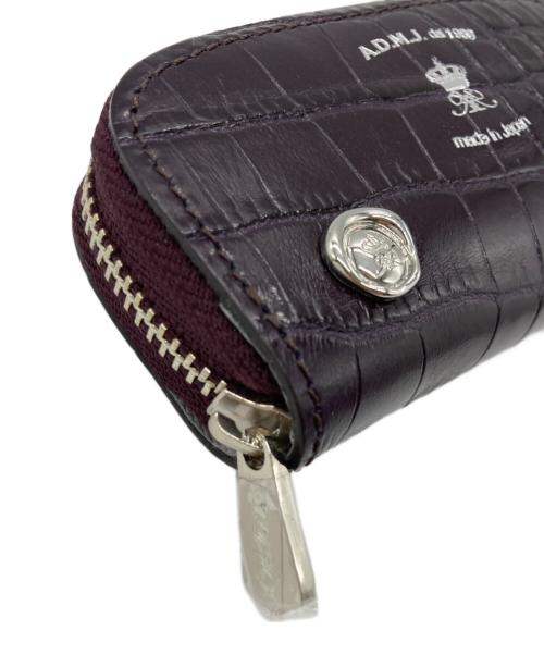 A.D.M.J.（エーディーエムジェイ）A.D.M.J. (エーディーエムジェイ) クリスタルBee クロコ型押しコインケース パープルの古着・服飾アイテム