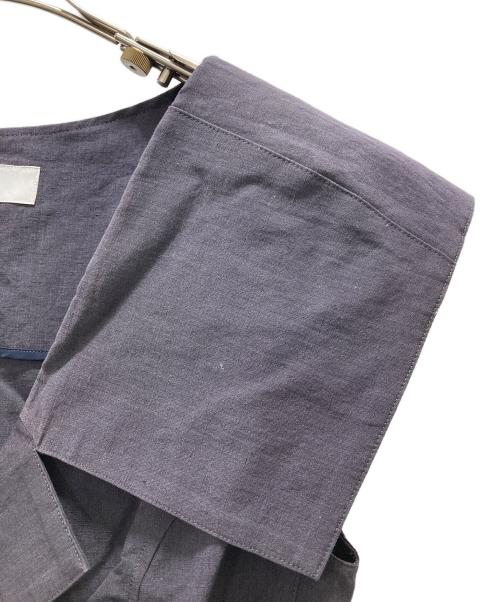 AKIRA NAKA（アキラナカ）AKIRA NAKA (アキラナカ) Consuelo ベルテッド ノースリーブ シャツ グレー サイズ:1の古着・服飾アイテム