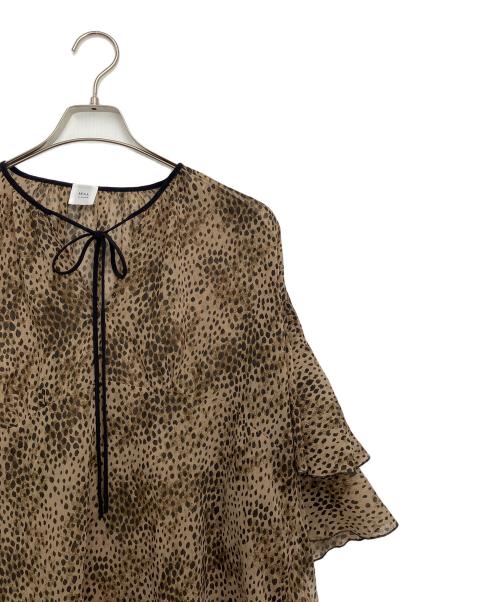 IENA LA BOUCLE（イエナ ラ ブークル）IENA LA BOUCLE (イエナ ラ ブークル) レオパードフリルスリーブブラウス ブラウン サイズ:Freeの古着・服飾アイテム