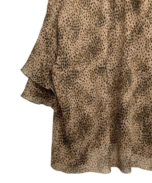 IENA LA BOUCLE（イエナ ラ ブークル）IENA LA BOUCLE (イエナ ラ ブークル) レオパードフリルスリーブブラウス ブラウン サイズ:Freeの古着・服飾アイテム