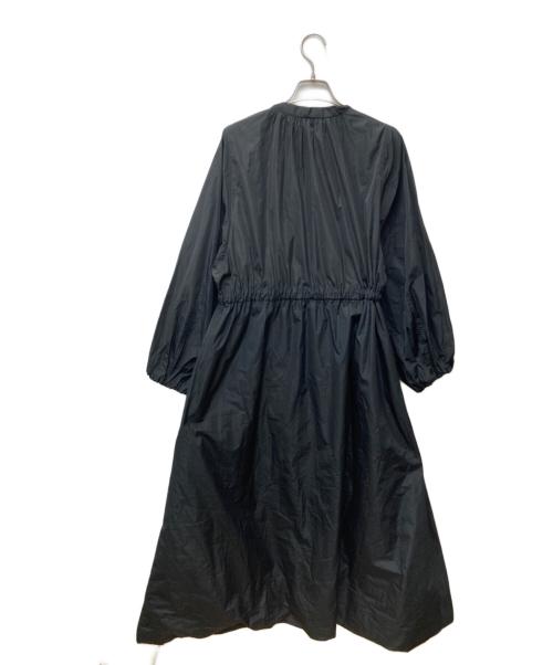 AK+1（エーケーワン）AK+1 (エーケーワン) ツイスト ネック ジップ ワンピース 64-26-0120-632 ブラック サイズ:38の古着・服飾アイテム