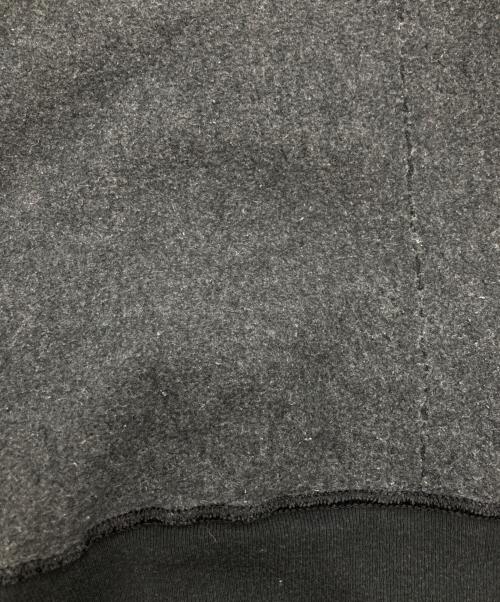 GUESS（ゲス）GUESS (ゲス) レザーパッチクルーネックスウェット ブラック サイズ:XLの古着・服飾アイテム