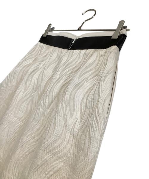 ADORE（アドーア）ADORE (アドーア) ウェービーフローティングジャガードスカート アイボリー サイズ:38の古着・服飾アイテム